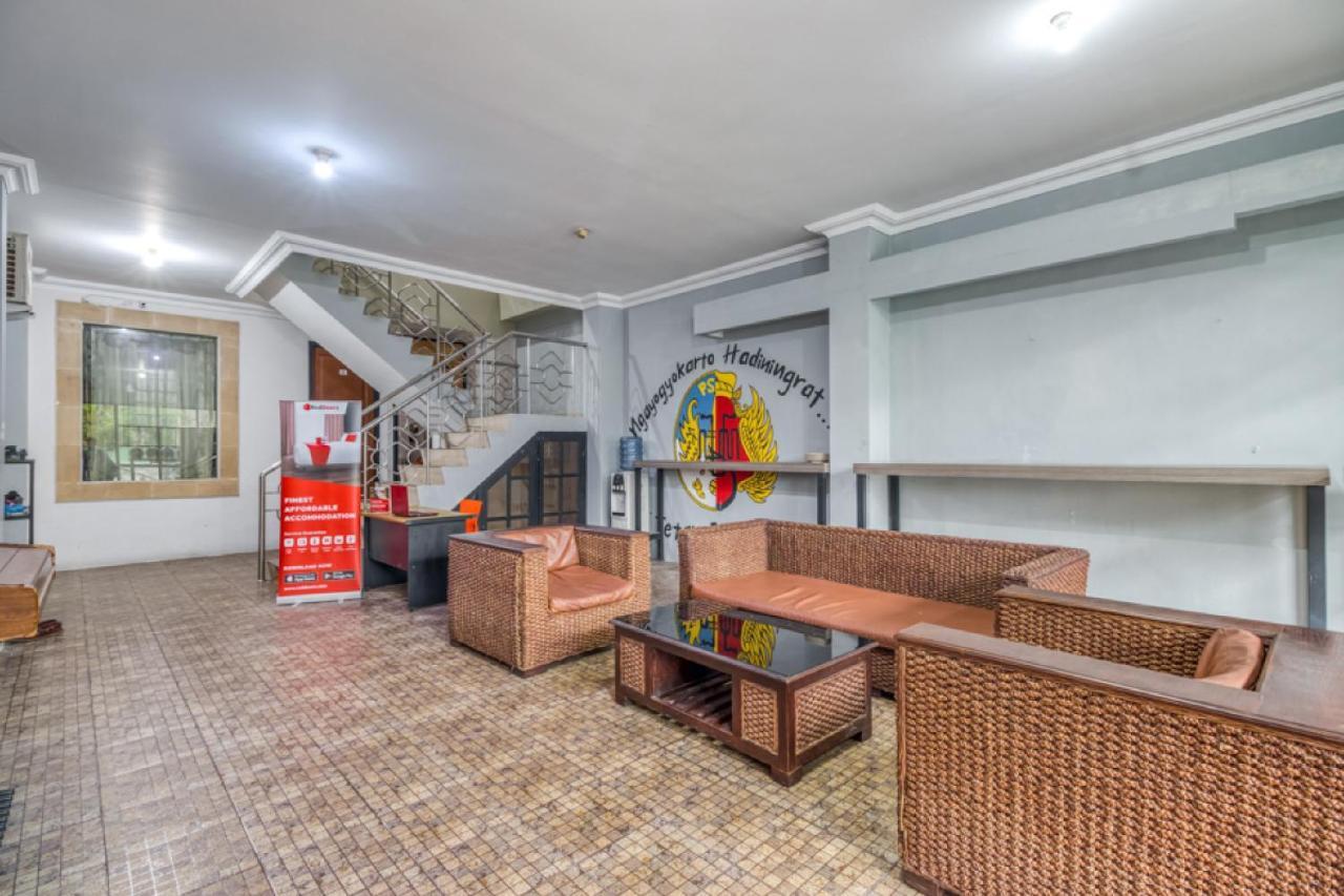 Reddoorz Hostel Near Stadion Mandala Krida Yogya يوغياكارتا المظهر الخارجي الصورة