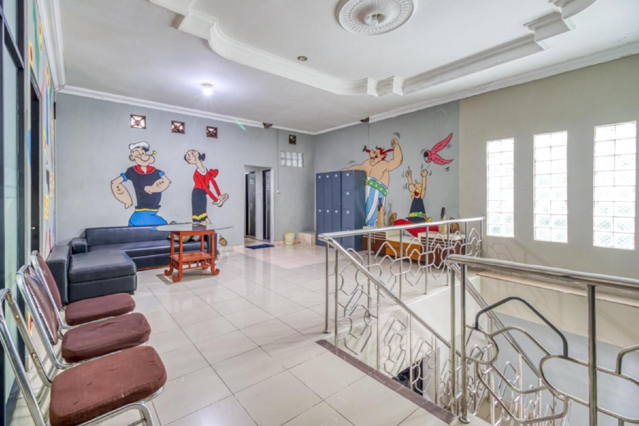 Reddoorz Hostel Near Stadion Mandala Krida Yogya يوغياكارتا المظهر الخارجي الصورة