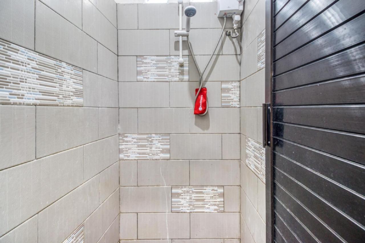 Reddoorz Hostel Near Stadion Mandala Krida Yogya يوغياكارتا المظهر الخارجي الصورة