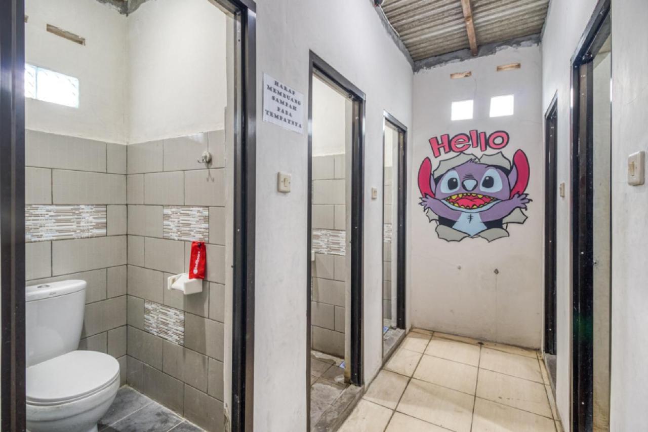 Reddoorz Hostel Near Stadion Mandala Krida Yogya يوغياكارتا المظهر الخارجي الصورة